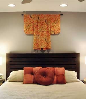 kimon on bed wall