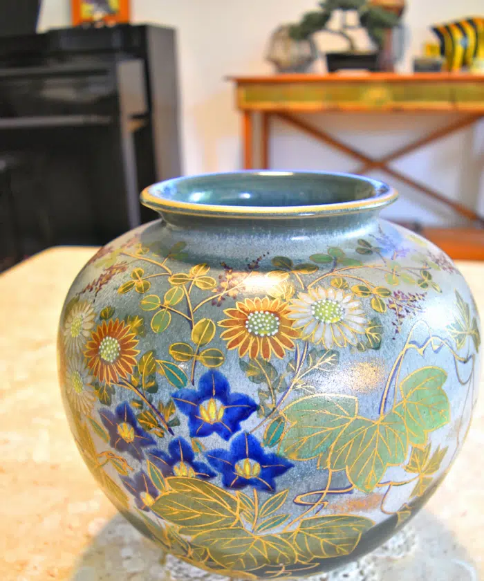 Vase "Blue Floral" Kutani-yaki ware.